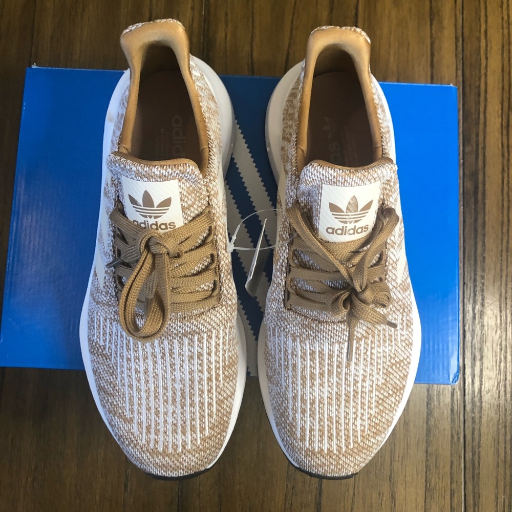 FLASH SALE! Adidas gold white Swift Run sneakers - Picture 5 of 8